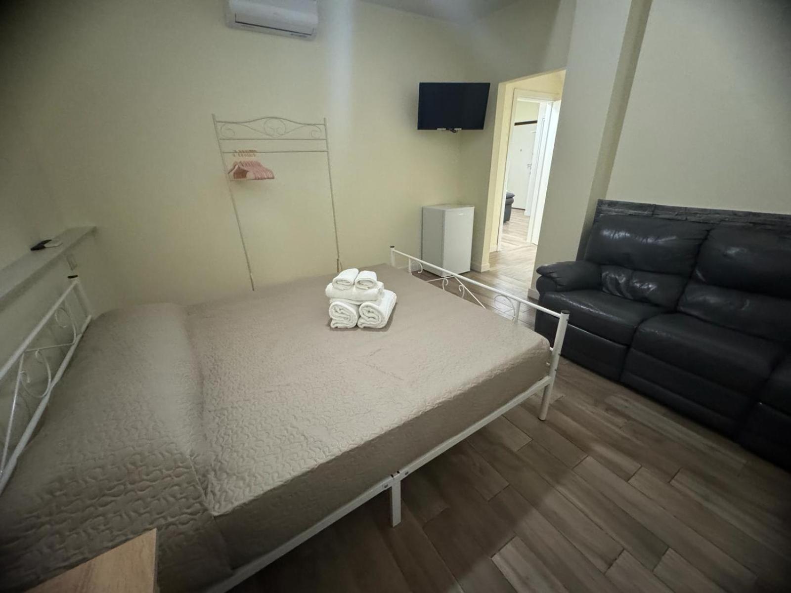 Park 20 Guest House Azzate Ngoại thất bức ảnh